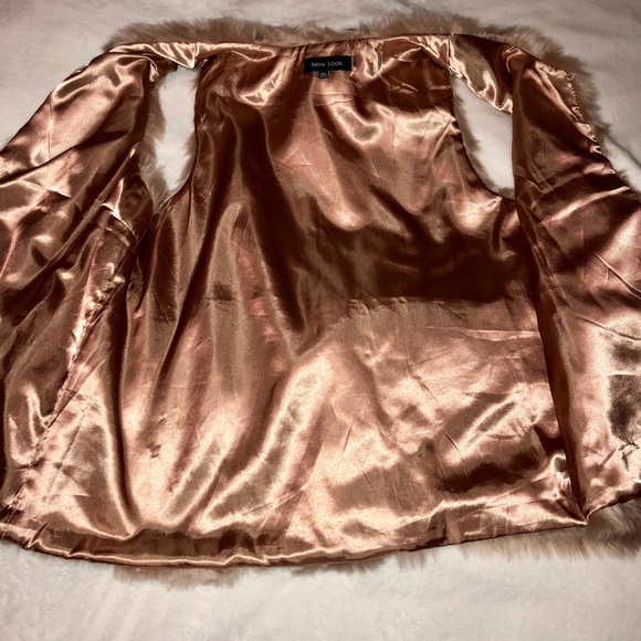 Woman’s plus size mauve fur vest with silk lining - Picture 5 of 5